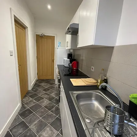 Guest house Cozy En-suite Near Stratford