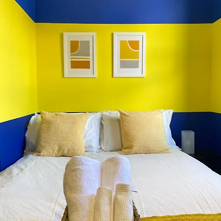 Cozy En-suite Near Stratford Guest house *