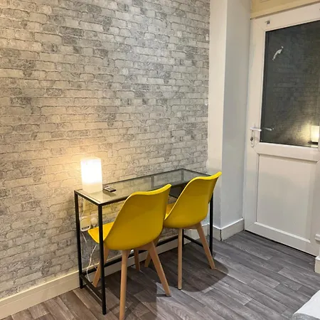 Cozy En-suite Near Stratford Guest house London