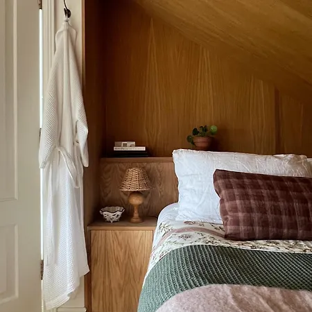 Entire Spacious Loft Studio-own Bathroom & Kitchen Within Victorian Terraced * London