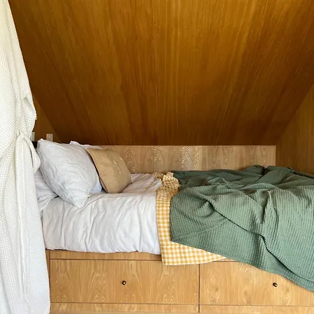 Homestay Entire Spacious Loft Studio-own Bathroom & Kitchen Within Victorian Terraced London