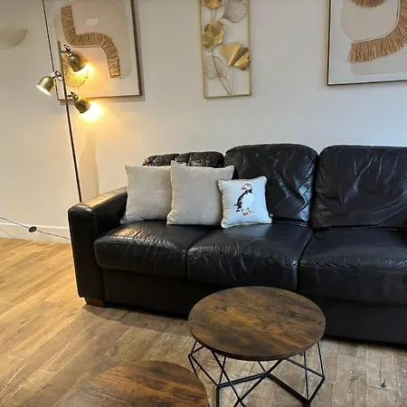 The Urban Retreat 4bdr Sleep 14 Holiday home *