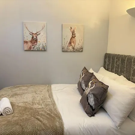 The Urban Retreat 4bdr Sleep 14 * London