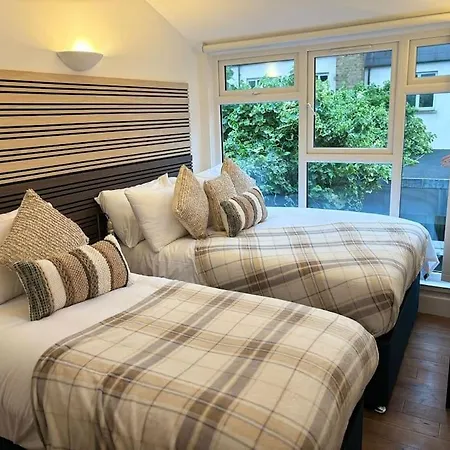 Holiday home The Urban Retreat 4bdr Sleep 14