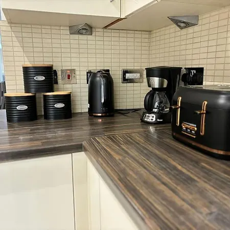 Holiday home The Urban Retreat 4bdr Sleep 14 *