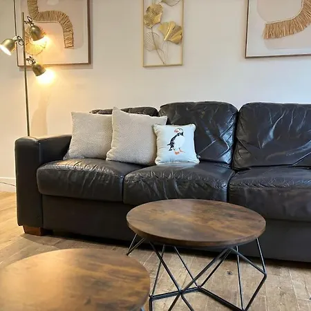 The Urban Retreat 4bdr Sleep 14 Holiday home *