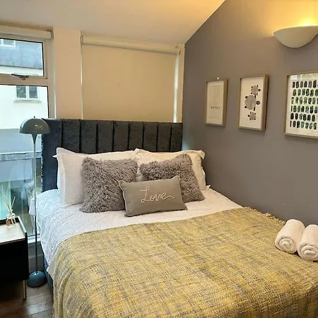 Holiday home The Urban Retreat 4bdr Sleep 14