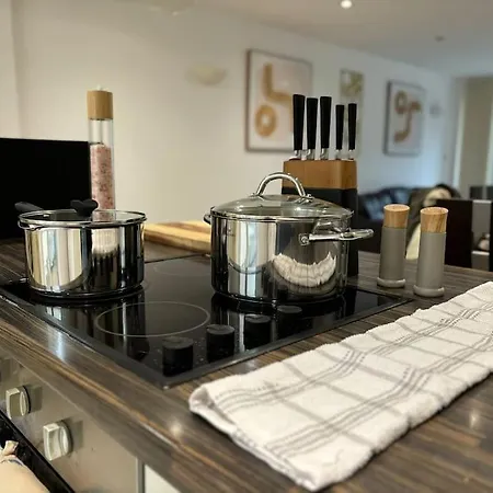 Holiday home The Urban Retreat 4bdr Sleep 14