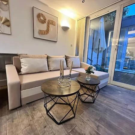 The Urban Retreat 4bdr Sleep 14 Holiday home *