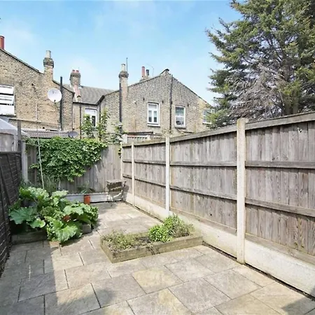 Rustic Garden House In The Heart Of East Holiday home