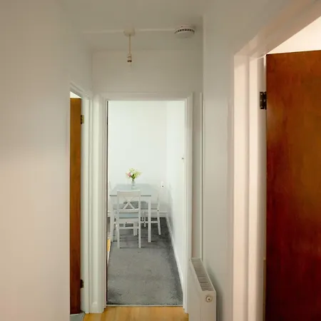 Amazing 2 Bedroom With Parking Apartment