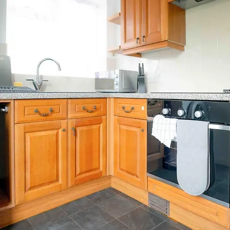 Amazing 2 Bedroom With Parking