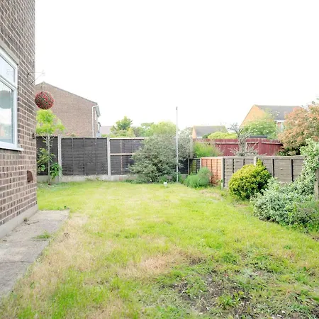 Amazing 2 Bedroom With Parking Apartment *