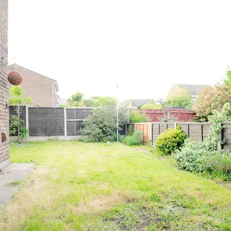 Amazing 2 Bedroom With Parking *