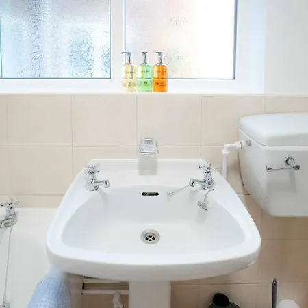 Amazing 2 Bedroom With Parking