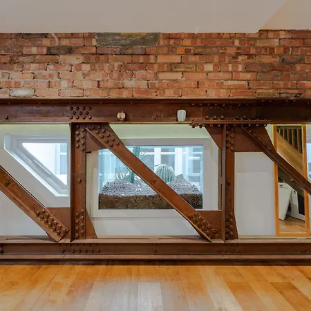 Stunning Duplex In * London