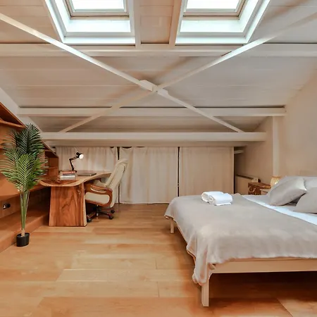 Stunning Duplex In Apartment London