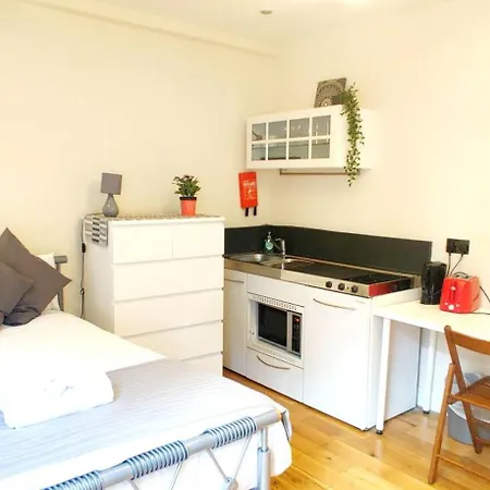 Homestay White's Row Resident *