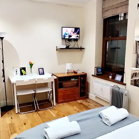 White's Row Resident Homestay London