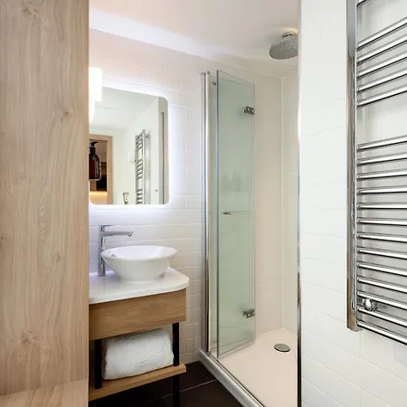 Wilde Aldgate Tower Bridge 4*