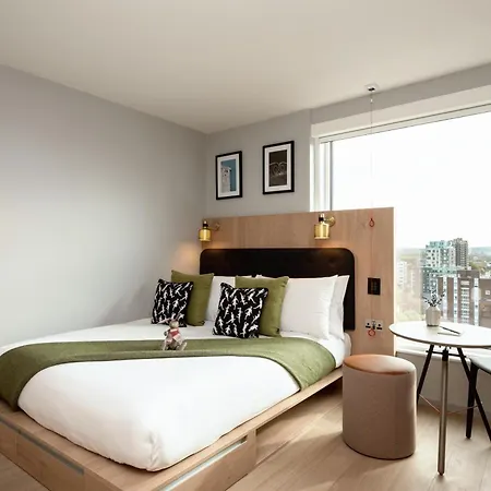 Wilde Aldgate Tower Bridge