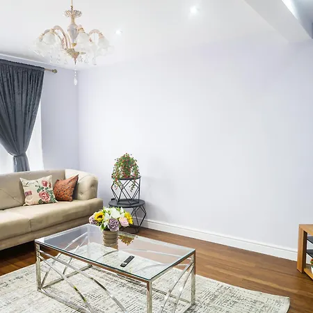 Royal Luxe 6 Bed House In London *