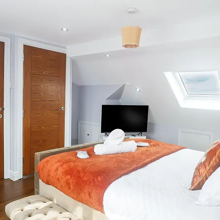 Royal Luxe 6 Bed House In London *