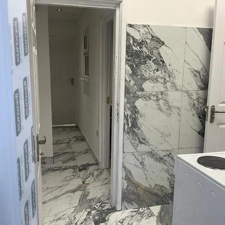 One Bedroom Apartment Barking (Greater London)