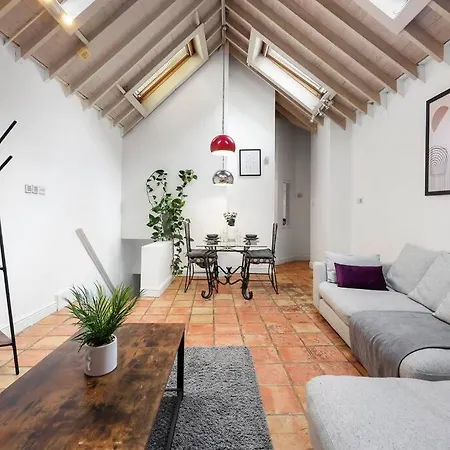 Cozy Private 1-bedroom Short Term & Flexible Renting Hoxton With Free Wifi Apartment *