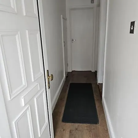 Beautiful Garden Flat Near * Londýn