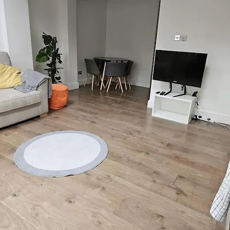 Beautiful Garden Flat Near Apartmán Londýn