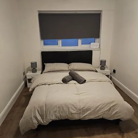 Beautiful Garden Flat Near Apartmán *