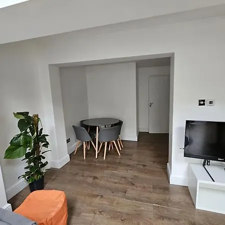 Beautiful Garden Flat Near * Londýn