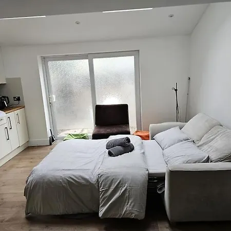 Apartmán Beautiful Garden Flat Near