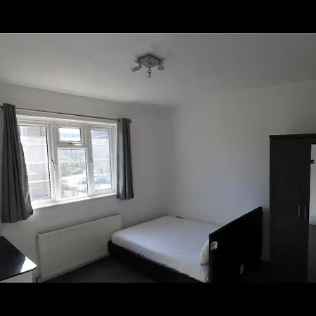 Limehouse Townhomes Modern 4-bedroom, 3-bathroom Townhome With A Private Garden * London
