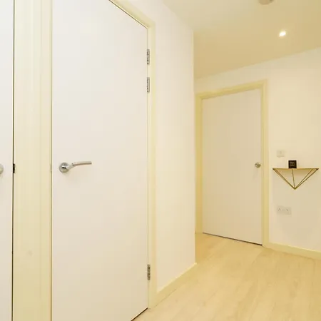 Appartement Stylish Surrey Quays - 10 Mins From Station *