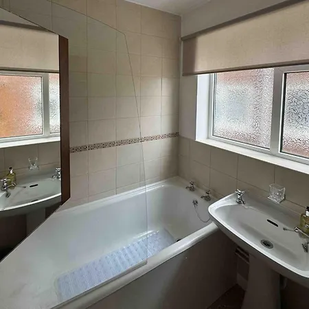 Amazing 2 Bedroom With Parking Apartment Belvedere