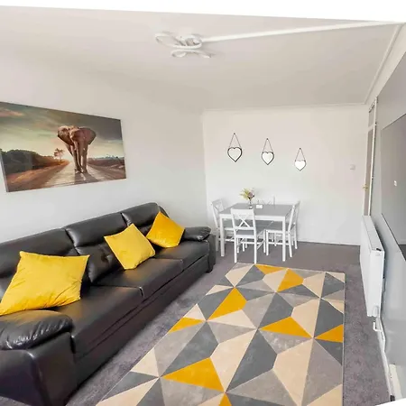 Amazing 2 Bedroom With Parking Apartment Belvedere