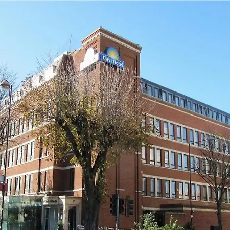 Ramada - Heathrow East 3*