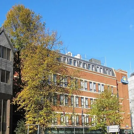 Ramada - Heathrow East Hotel 3*