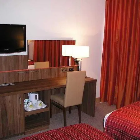 Ramada - Heathrow East 3*
