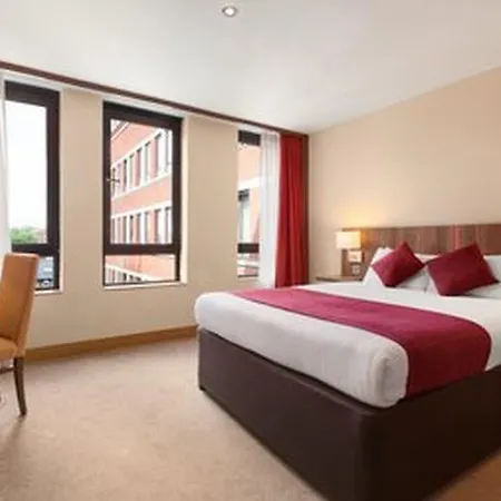 Ramada - Heathrow East Hotel