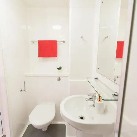 Apartment Cosy And Ensuite Bedrooms At New Cross In *