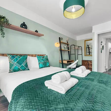 Chic 2 Bedroom Near Liverpool Street By Gold Apartment