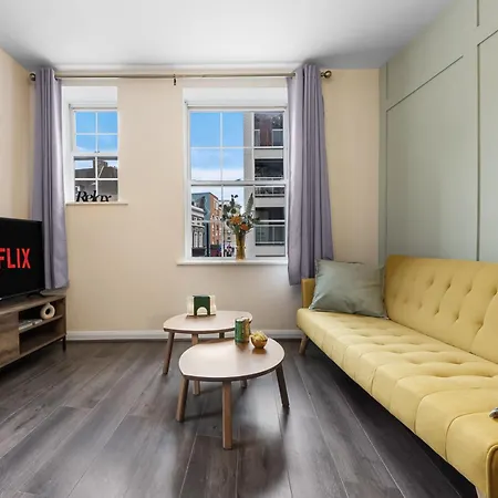 Chic 2 Bedroom Near Liverpool Street By Gold Apartment London