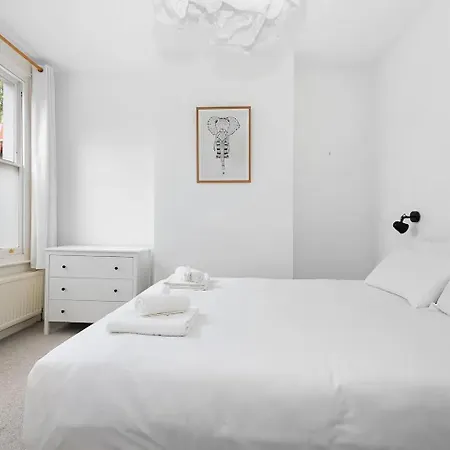 Pass The Keys Centrally Located Stylish Flat * London