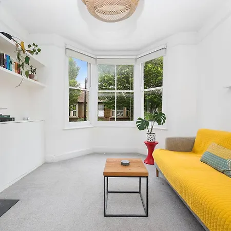 Pass The Keys Centrally Located Stylish Flat * London