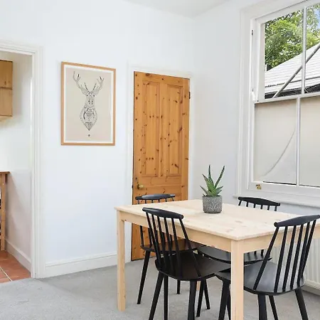 Pass The Keys Centrally Located Stylish Flat Apartment