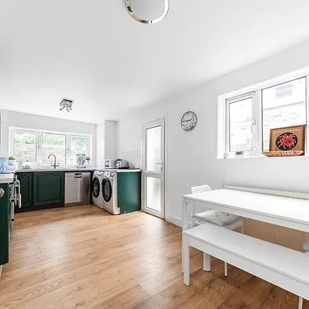 Modern Victorian With Secret Garden Holiday home *