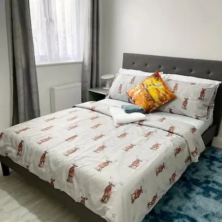 Stanton - 1 Stylish Bedroom Apartment *